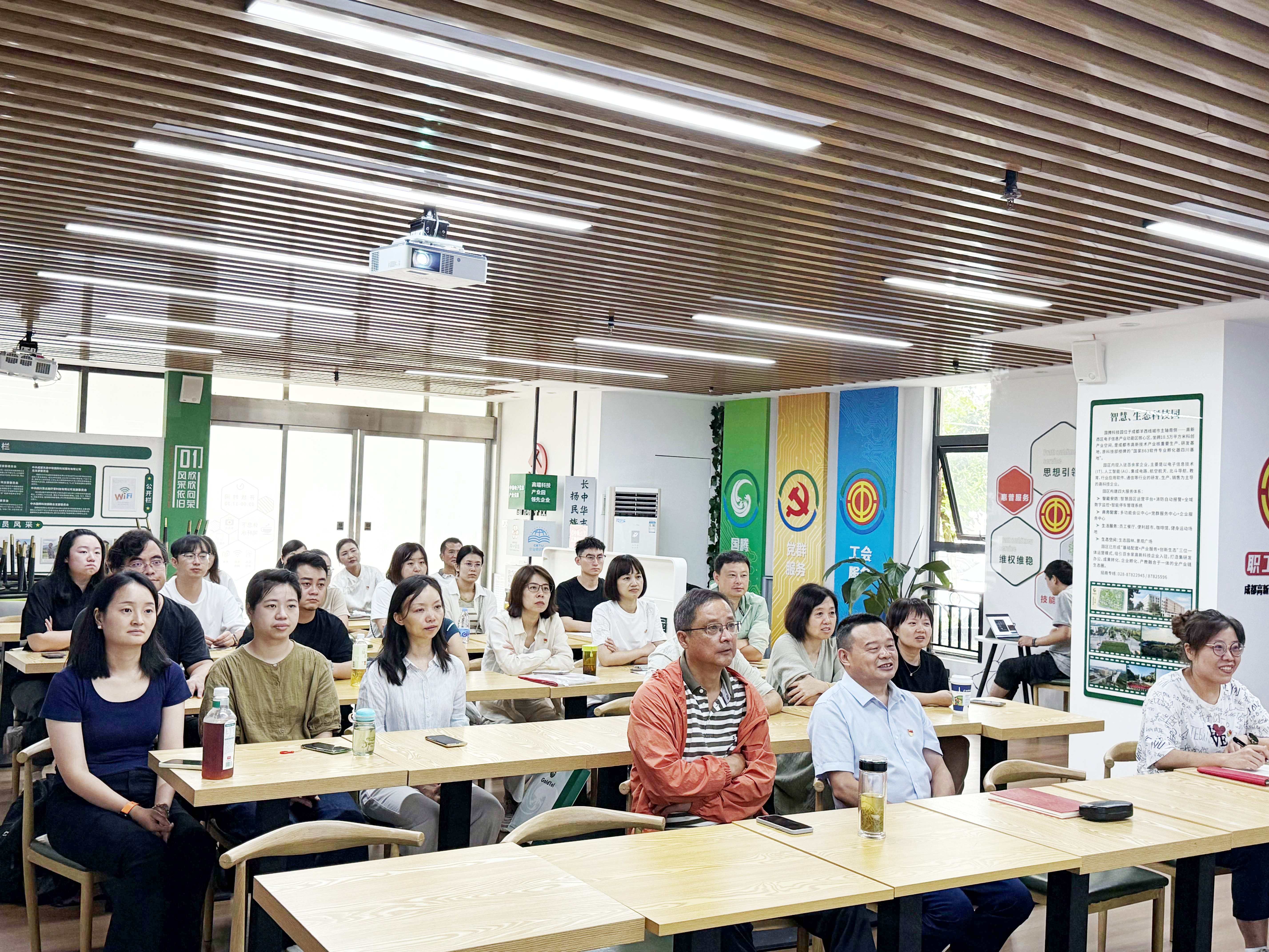 振奋人心！国腾集团热议纪念中国人民抗日战争暨天下反法西斯战争胜利